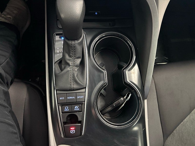 2020 Toyota Camry Hybrid LE