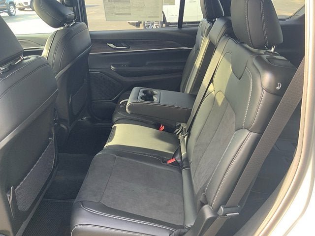 2026 Jeep Grand Cherokee GRAND CHEROKEE L LAREDO ALTITUDE 4X4