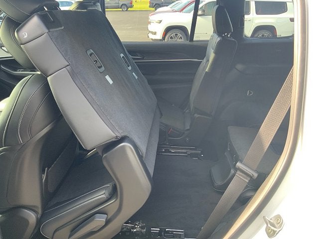 2026 Jeep Grand Cherokee GRAND CHEROKEE L LAREDO ALTITUDE 4X4