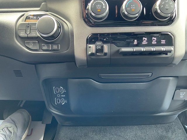 2026 RAM 1500 RAM 1500 WARLOCK CREW CAB 4X4 5'7' BOX