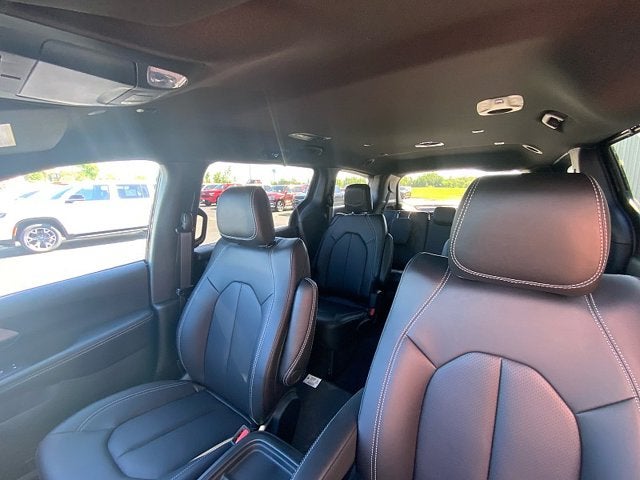 2027 Chrysler Pacifica PACIFICA SELECT AWD