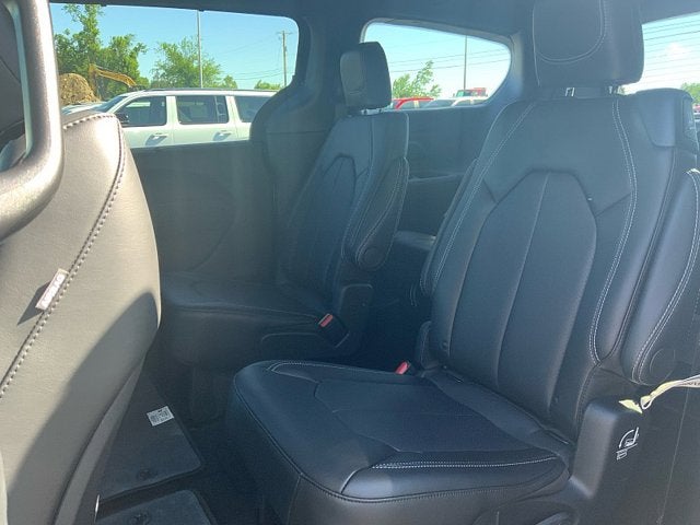 2027 Chrysler Pacifica PACIFICA SELECT AWD