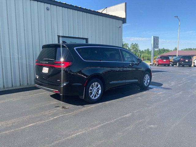 2027 Chrysler Pacifica PACIFICA SELECT AWD