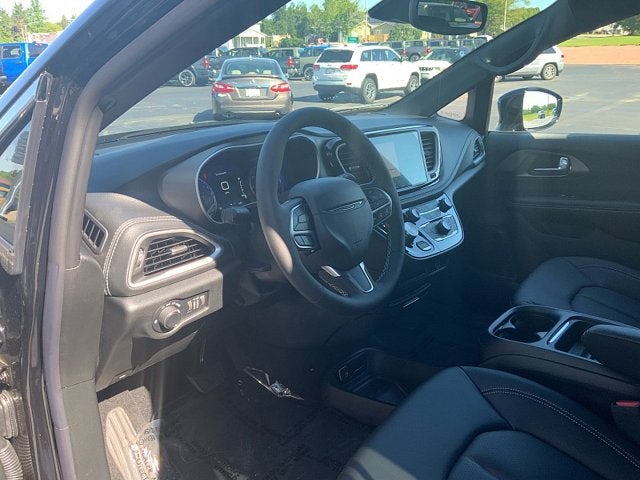2027 Chrysler Pacifica PACIFICA SELECT AWD