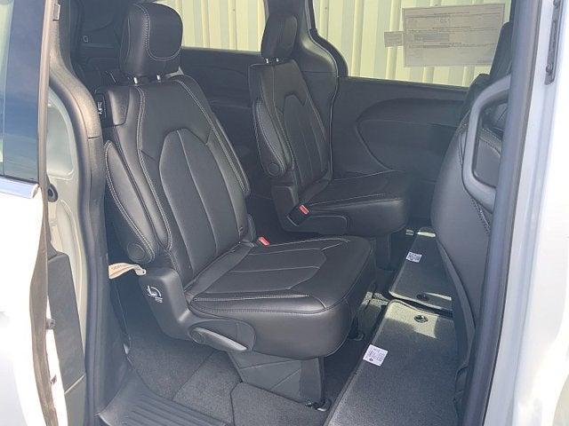 2027 Chrysler Pacifica PACIFICA SELECT AWD