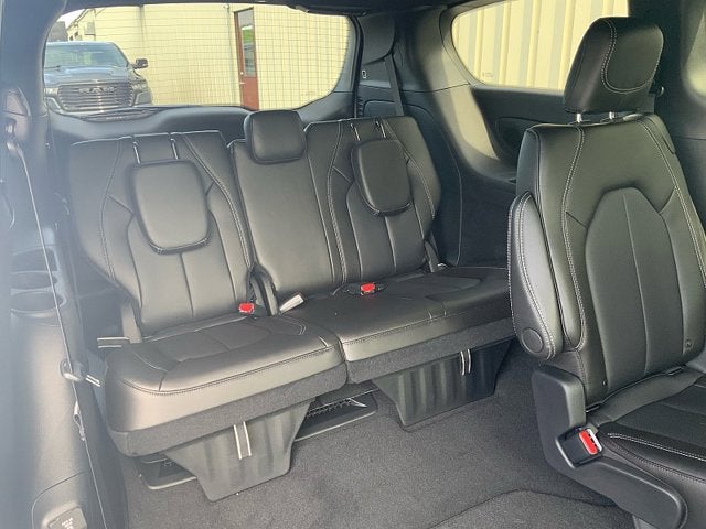 2027 Chrysler Pacifica PACIFICA SELECT AWD