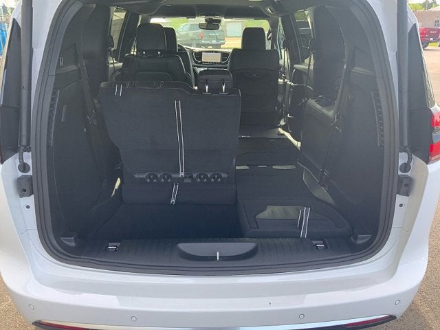 2027 Chrysler Pacifica PACIFICA SELECT AWD
