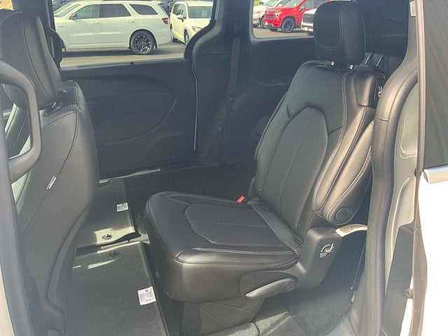 2027 Chrysler Pacifica PACIFICA SELECT AWD