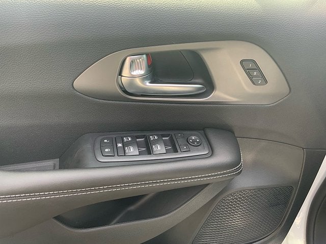 2027 Chrysler Pacifica PACIFICA SELECT AWD