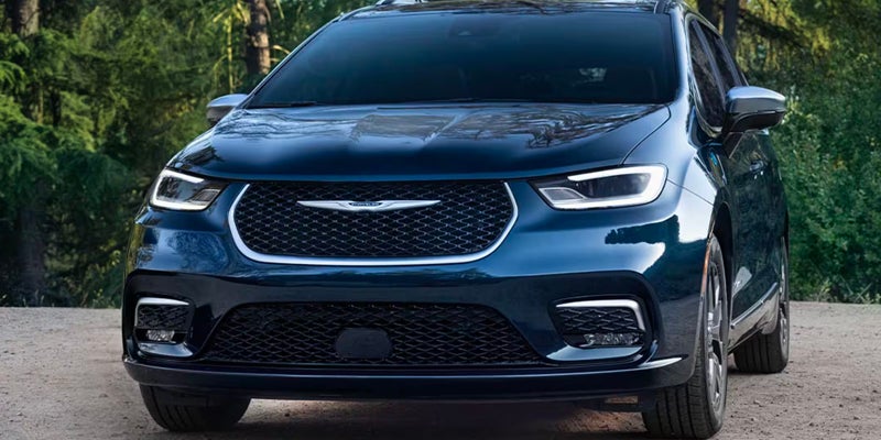 front view of Chrysler Pacifica_Plug-In_Hybrid
